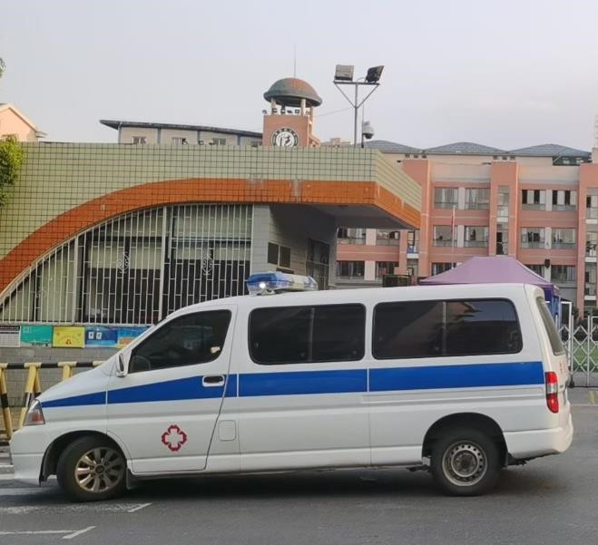 围场救护车出租护送骨折病人一公里多少钱